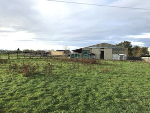 Immeuble 4 pièces - 1250 m²