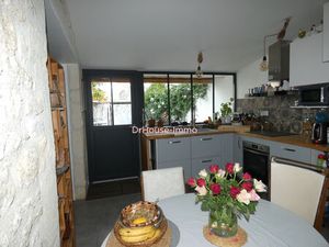 Maison 3 chambres  bureau et dépendance