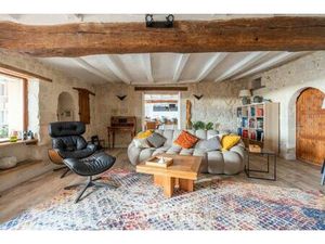 Longère avec piscine au milieu des vignes