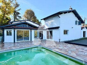 Maison Urcuit 8 pièces 273 m2