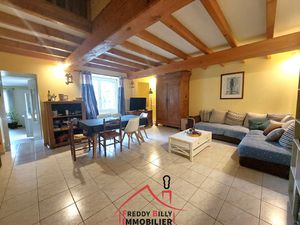 Maison en village  3 chambres  dépendances. Terrain clos 100