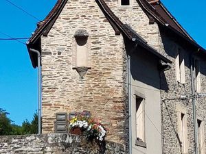 Loue F2 rez-de-chaussée centre-ville 490