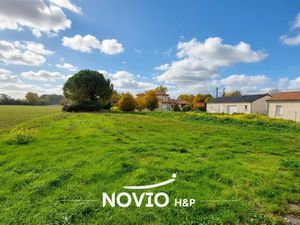 Vente terrain 950 m² à Neuville-de-Poitou (86170)  104 000 €