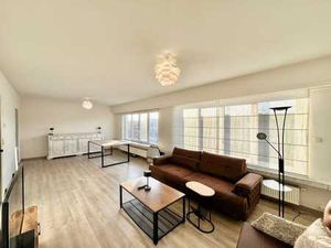 Gerenoveerd 2-slaapkamer appartement incl garage