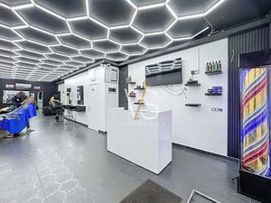 BEAU REZ COMMERCIAL AVEC GRANDE TERRASSE !!!