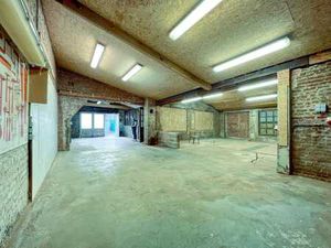 Entrepôt de stockage ou atelier