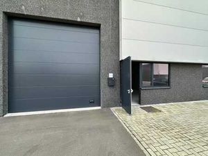 Entrepôt / Locaux/ Hall industriel à louer