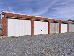 Garages à vendre à Dottignies.
