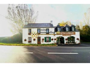 Parcelle boisée en ZAC avec bâtiment à reconstruire intégralement.