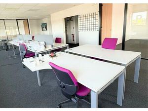 145 m² de bureaux climatisés et fonctionnel. Disponible immédiatement
