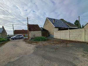 Propriété : maison à rénover et dépendances