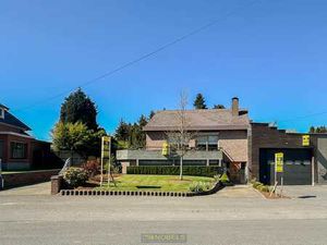 Te koop  veelzijdige eigendom met magazijn (300m²)  opsla...