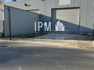 Local mixte actvités bureaux 200 m2 à louer ENTRAIGUES 84320i