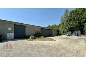 Location d'un entrepôt de 2 400 m² avec espace extérieur