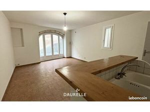 A louer à Maillane  maison de village avec 2 chambres