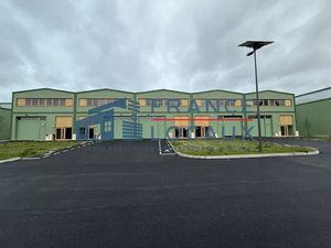 Location locaux professionnels 2961 m² à Stains (93240)  32 078 €