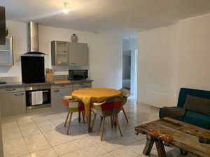Location meublée maison 3 pièces 55 m² à Saint-Gilles (30800)  850 €
