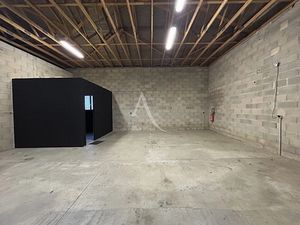 Location locaux professionnels 100 m² à Marguerittes (30320)  900 €