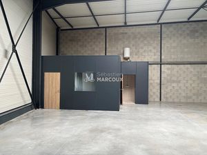 Location locaux professionnels 187 m² à Savigneux (42600)  1 430 €