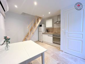A LOUER PERTUIS 84120 CENTRE VILLE APPARTEMENT DUPLEX MEUBLE TYPE 2 PIECES D'ENVIRON 24M²