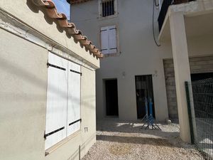 T4 d'environ 75m2 - rénové avec extérieur à Graveson 1005EUR/m
