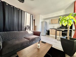 VITTEL- Studio meublé entièrement rénové