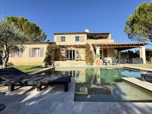 Maison 170m2 sur un terrain de 4000m2 piscine et garage