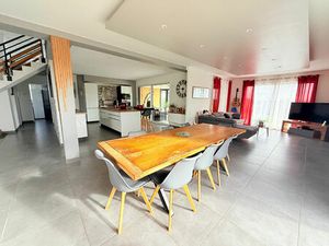 Louresse-Rochemenier - maison de 2017 avec vie de plain-pied  jardin et garage à seulement