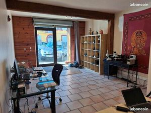 Local commercial 32 m2-centre village