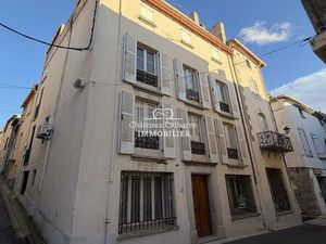 Vaste maison de ville comprenant 2 logements - Saint Paul de Fen