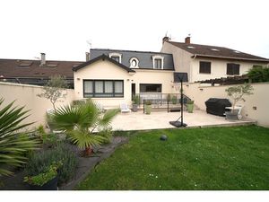 Pavillon d'habitation récent de 155 m2 sur un terrain de 520