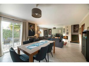 Maison spacieuse à vendre à Nouvoitou - 5 chambres et jardin !