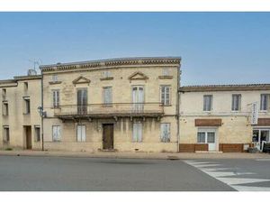 Maison 8 pièces de 400 m2 située à Saint-Médard-de-Guizières