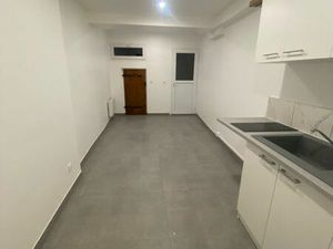 Studio refait à neuf avec jardin et dépendance