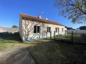 FACE A LA FORET ET A 500 M DU BOURG ET DE LA PLAGE