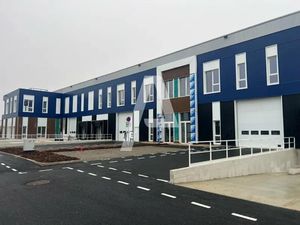 A LOUER - Lots mixtes activités/bureaux avec quai de déchargement à Moissy Cramayel - Livr