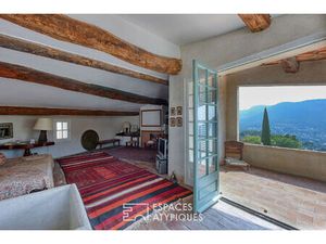 Maison authentique au coeur du village du Revest