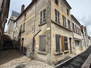 Saint-Satur  Immeuble.