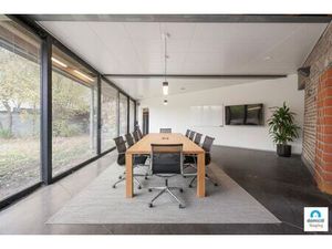 Centrum Roeselare - Kantoorgebouw met woongelegenheid en garage