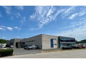 Een welgelegen bedrijfspand (KMO - industrie) van 2.815m²