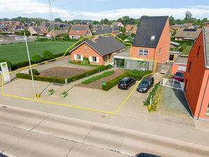 Instapklare villa/bungalow met aansluitend een kantoorruimte/handelsgelijkvloers op ruim p