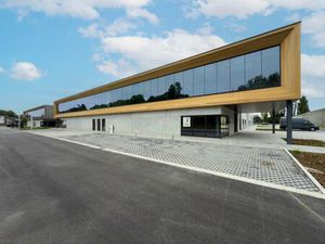 Industrieel gebouw te koop in Olsene