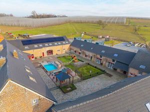 Prachtig gerenoveerde vierkantshoeve (B&B) met wellness te Heers