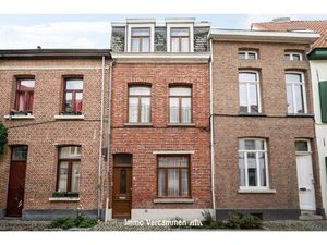 Knappe herenwoning in het Begijnhof te Mechelen
