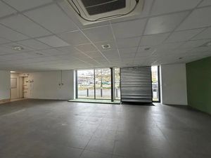 A LOUER - LOCAL COMMERCIAL - 231 M2 - SAINT-QUENTIN