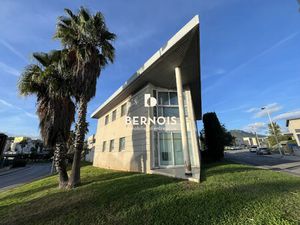 Location Local Professionnel 130m²