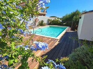 Issambres aperçu mer   bel appartement en rez-de-jardin de 100m² rénové avec terrain 400 m