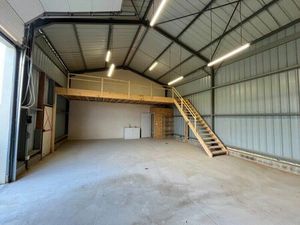 Location garage 103 m² à Peyrins (26380)