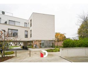 Recente kantoorruimte met 2 parkings op toplocatie te Sint-Michiels (Brugge)