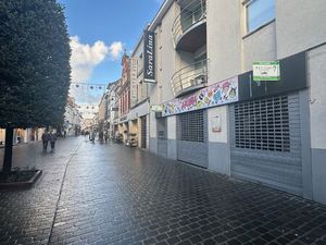 Uitstekend gelegen handelspand 150m²  met 137m² opslagruimte en keuken